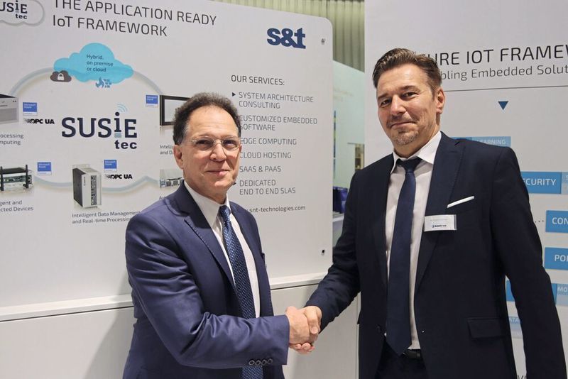 Auf der SPS IPC Drives 2018 gaben Berhard Günthner (Geschäftsführer S&T Technologies) und Russel Agrusa (CEO Iconics) ihre Partnerschaft bekannt: Durch die Integration von SCADA-Funktionalitäten in das SUSiEtec IoT Software Framework wird die Visualisierung komplexer Prozesse der Industrie 4.0 in der Cloud ermöglicht.  (Kontron)