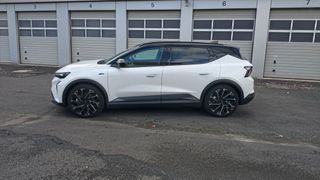 Wir haben den Renault Scénic E-Tech in der Top-Version Esprit Alpine Long Range fahren können. (Bild: Sven Prawitz/Vogel Communications Group)