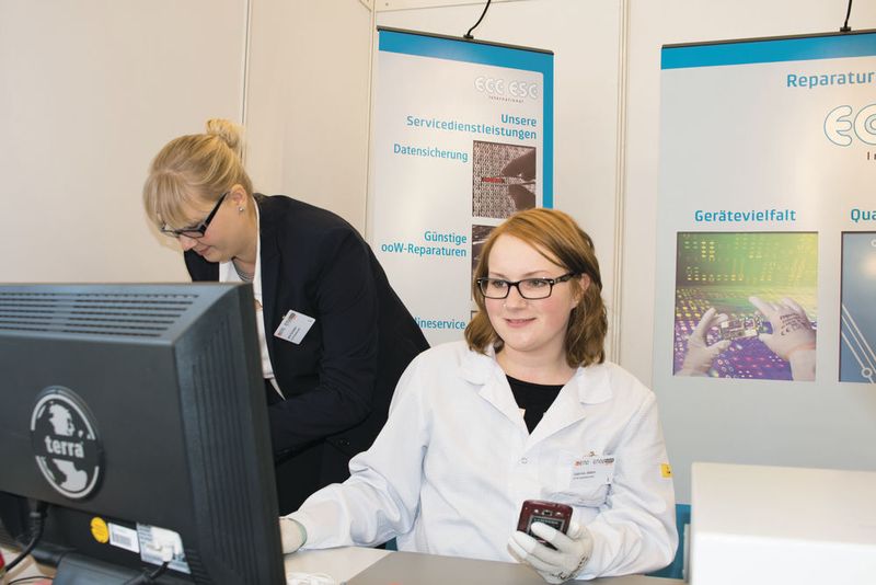 Eine vor-Ort-Reparatur und ein Geräte-Check wurde am Servicecenter ECC-ESC angeboten. (52Grad Wagner Deters-Prohl GbR)