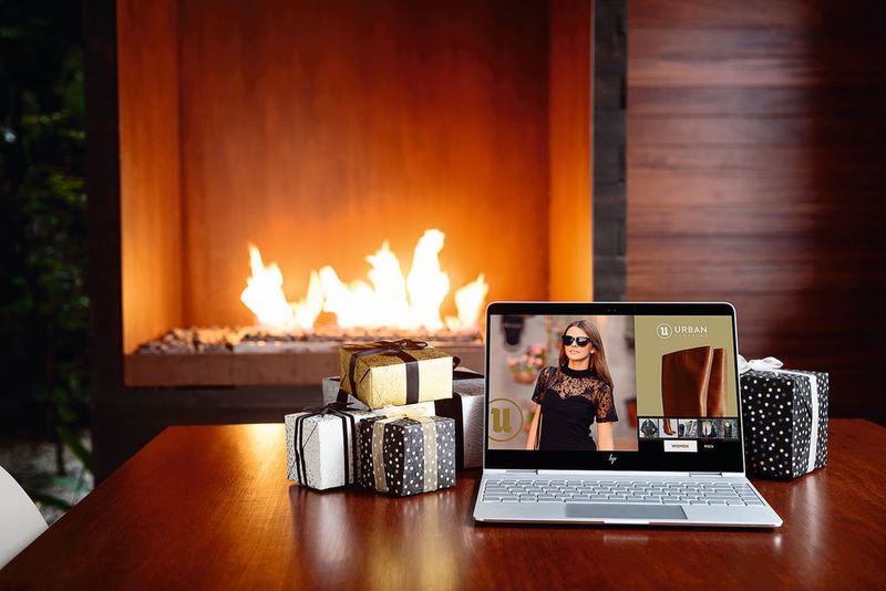 Das neue Spectre x360 mit Kaby-Lake-Prozessor ist kompakter und leichter geworden. Das 13,3-Zoll-Convertible wiegt 1,29 kg und soll bis zu 15 Stunden mit einer Akku-Ladung laufen. (HP)