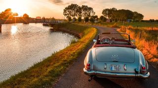 „Einfach nur“ schöne Autos zu bauen, wird zukünftig nicht mehr ausreichen – die Kunden der Automobilhersteller erwarten vor allem auch eine nahtlose Integration verschiedener Services. (Bild: gemeinfrei)