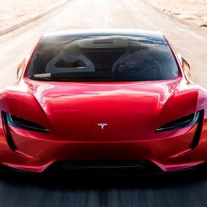 Der Sportler werde die schnellste Beschleunigung unter Serienautos haben, versprach Musk. 