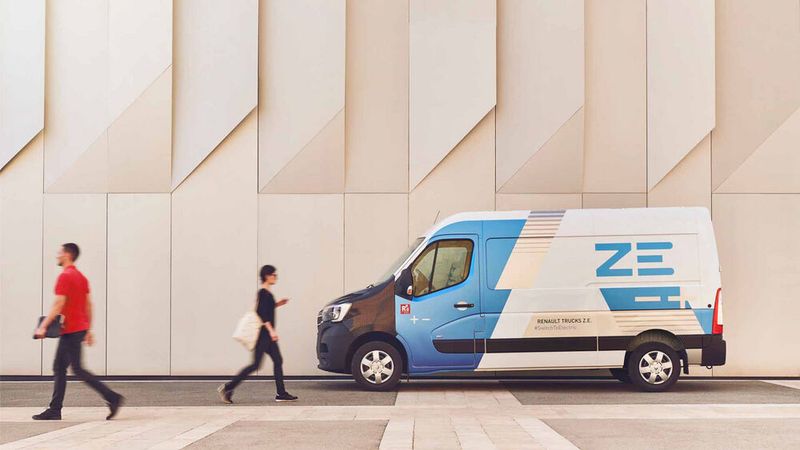 Der Renault Master E-Tech wird seit kurzem mit einer größeren 52-kWh-Batterie angeboten. (Bild: Volvo Group Trucks Central Europe)