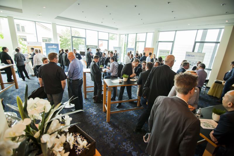 Intensive Branchengespräche und Networking sind herausragendes Charakteristikum der Acmeo-Partnerkonferenz. Hier ein Blick auf die Ausstellung. (Acmeo)