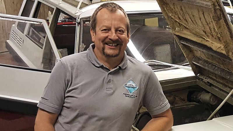 René Pohl verantwortet beim Oldtimerdachverband Deuvet den fachspezifischen Bereich Amphibienfahrzeuge und dient hier als Ansprechpartner. René Pohl verantwortet beim Oldtimerdachverband Deuvet den fachspezifischen Bereich Amphibienfahrzeuge und dient hier als Ansprechpartner.