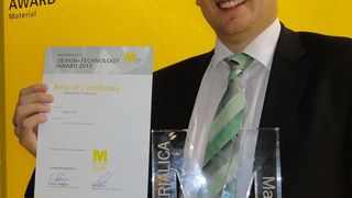 Dr. Lars Schnetter, Produktmanager Perlucor, freut sich über den Best of Materialica Design+Technology Award. (Bild: Ceramtec)