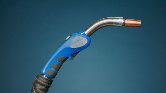 Das ist der neu entwickelte Absaugbrenner Ergoflow 420 MT von Engmar. Sein großer Pluspunkt soll seine optimale Kühlung sein. Engmar stellt den Absaugbrenner hier kurz vor.(Bild:  Engmar)