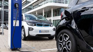 In Niedersachsen werden Urlauber am häufigsten Unterkünfte finden, die auch eine Möglichkeit zum Laden von E-Autos bieten. (Bild: Bosch)