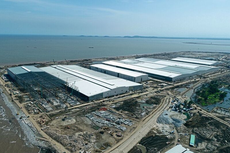 Innerhalb der letzten zwölf Monate wurde auf der Insel Cat Hai eine riesige Automobilfabrik aus dem Boden gestampft. Das Werk ist auf einer Fläche von 335 Hektar verteilt, von denen 120 Hektar aus dem Wasser „entwendet“ wurden. (Vinfast)