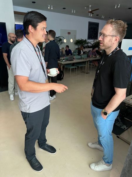 Michael McVerry (UAG) mit dem deutschen UAG-Distributor Silvio Mattern (matw). (Bild: Vogel IT-Medien GmbH)