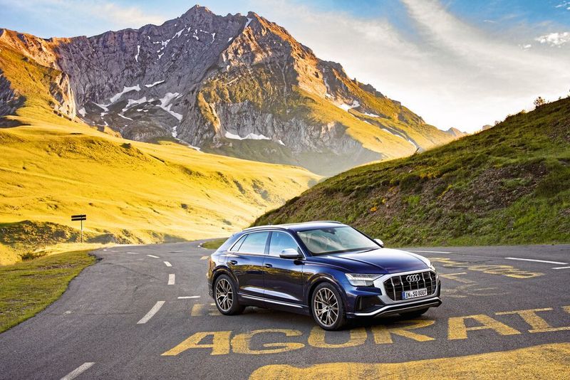Natürlich gibt es Autos, die den Audi beim Standardsprint abhängen, doch wiegen diese selten über zwei Tonnen. (Audi)