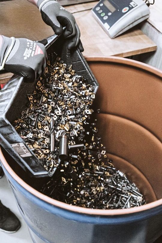 Europäische Lösung: Recycling und der Rückkauf von Hartmetallschrott spielen bei Ceratizit eine zentrale Rolle für den «Flow of Tungsten».(Bild:  Ceratizit)