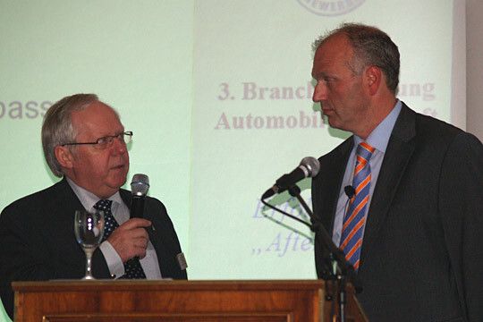 Ford Geschäftsführer Jürgen Stackmann erklärte den Teilnehmern die unterschiedlichen Bausteine der „Ford-Flatrate“. (Archiv: Vogel Business Media)