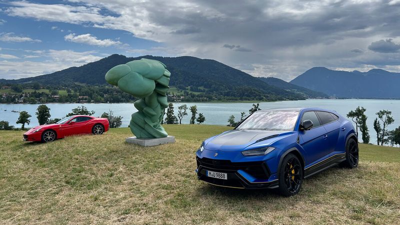 Ohne Zweifel ist der Tegernsee ein geeigneter Ort zur Präsentation von historischen Fahrzeugen, Supersportwagen etc. (Bild: Peter Diehl)