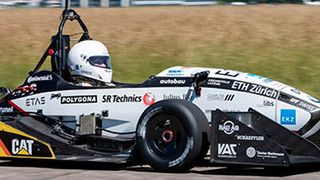 Der Elektro-Rennwagen „grimsel“ des Formula Student Teams der ETH Zürich hat den bisherigen Beschleunigungsweltrekord für Elektroautos gebrochen: In 1,513 s und innerhalb von weniger als 30 m beschleunigte das Fahrzeug von 0 auf 100 km/h. (Bild: ETH Zürich / Alessandro Della Bella)