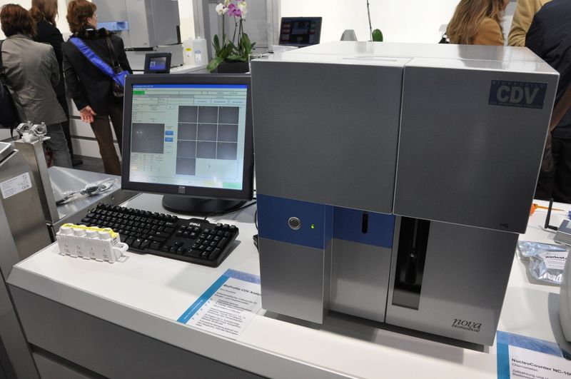 Beim neuen BioProfile CDV-Analyzer für die Zellzählung und Viabilitäts-Bestimmung von Nova Biomedical (vertrieben durch IUL Instruments) beruht die Messung auf der Trypanblau-Ausschussmethode und stellt eine technische Weiterentwicklung des CD/CV Moduls aus dem BioProfile Flex Multianalyzer dar.  (Bild: M.Henig/LaborPraxis)
