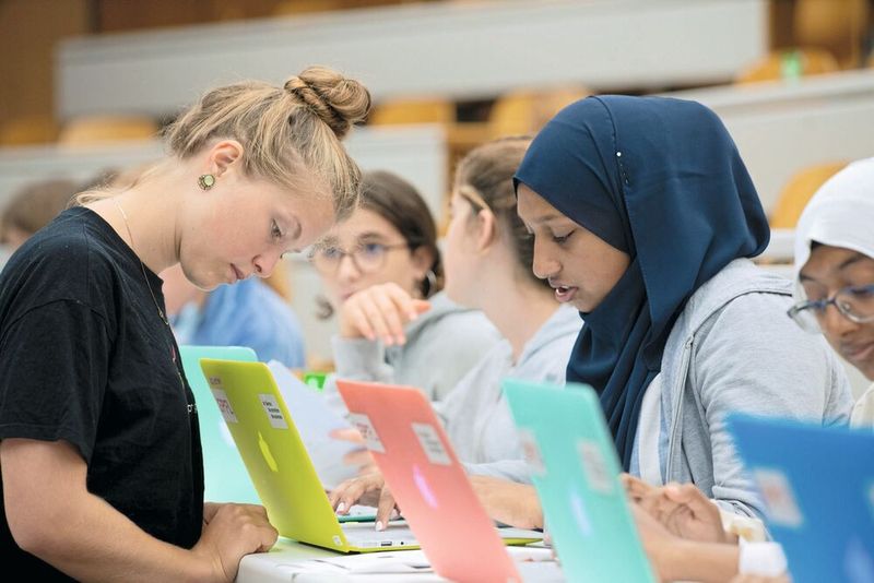 Participer à des évènements et des ateliers techniques et scientifiques permet aux jeunes filles de gagner confiance et les encourage à poursuivre dans cette voie si elle leur plait. (Source : SATW)