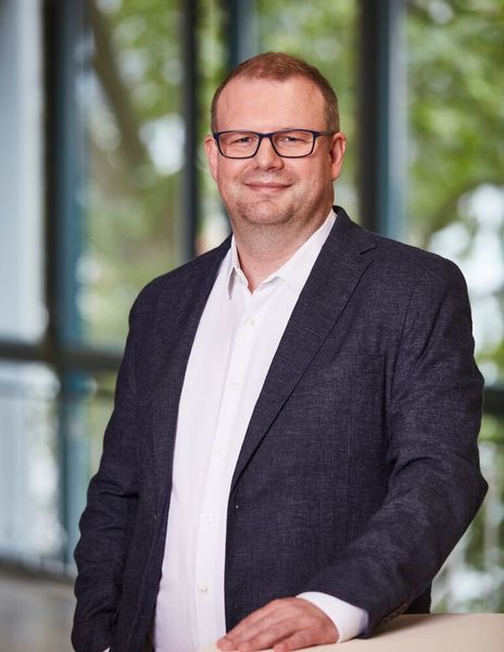 Zum 1. August 2024 hat Dr. Tom Kinzel die Geschäftsführung der Gesellschaft Deutscher Chemiker (GDCh) übernommen.  (Bild: GDCh)