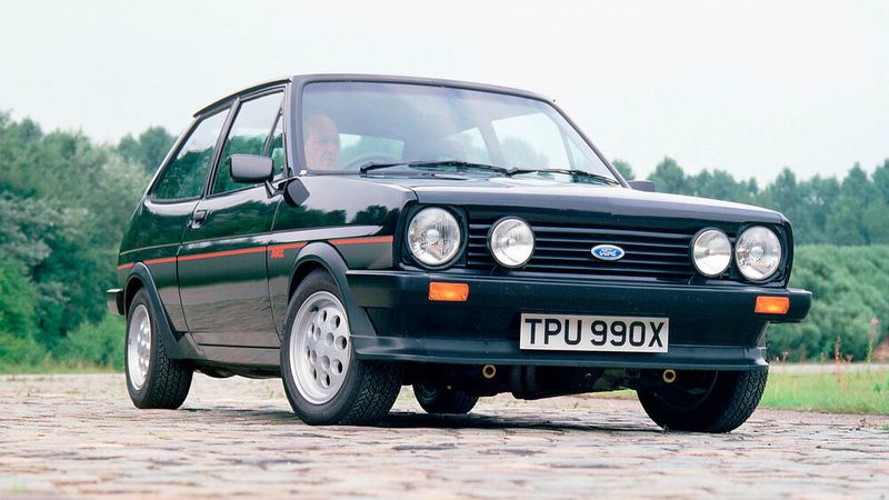 Der XR2 begründete 1981 die sportliche Tradition des Fiesta. Sein 1,6l-Motor leistete 84 PS (62 kW) und machte den rund 800 kg leichten Flitzer 170 km/h schnell. (Bild: Ford)