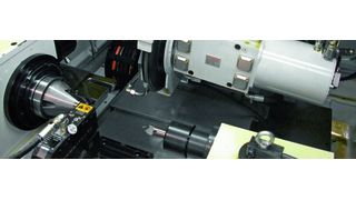 Bei hydrostatischen Spindellagern – hier eine Gewindeschleifspindel im Einsatz – ist die Welle verschleißfrei gelagert. (Hyprostatik Schönfeld)