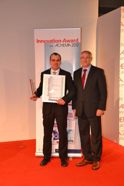 Is everything already invented in mechanical processes? No way! Gea Westfalia won the Mechanical Process category with it’s Separator Ecoforce (Picture: Dr. Juergen Hermeler, Head of Decaner Design with Gerd Kielburger during the ceremony) (Picture: PROCESS)
