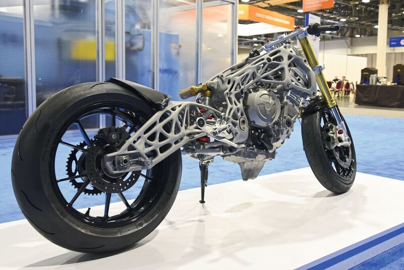 Das Modell eines BMW-Motorrads, ... (Stefanie Michel)
