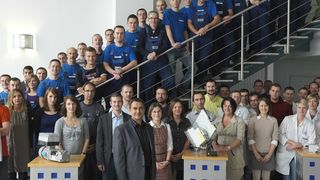 Insgesamt sind 100 Mitarbeiter im Logistikzentrum und der Elektronikfertigung in Ruitz (Frankreich) beschäftigt. (Bild: Lenze)