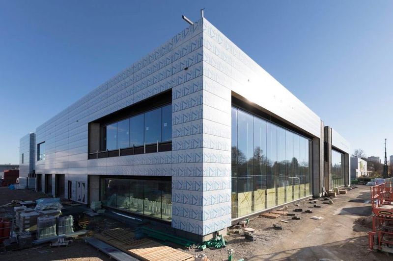 Der Grundstein für das Prestigeobjekt war bereits im Oktober 2016 gelegt worden. (Jaguar Land Rover_2018)