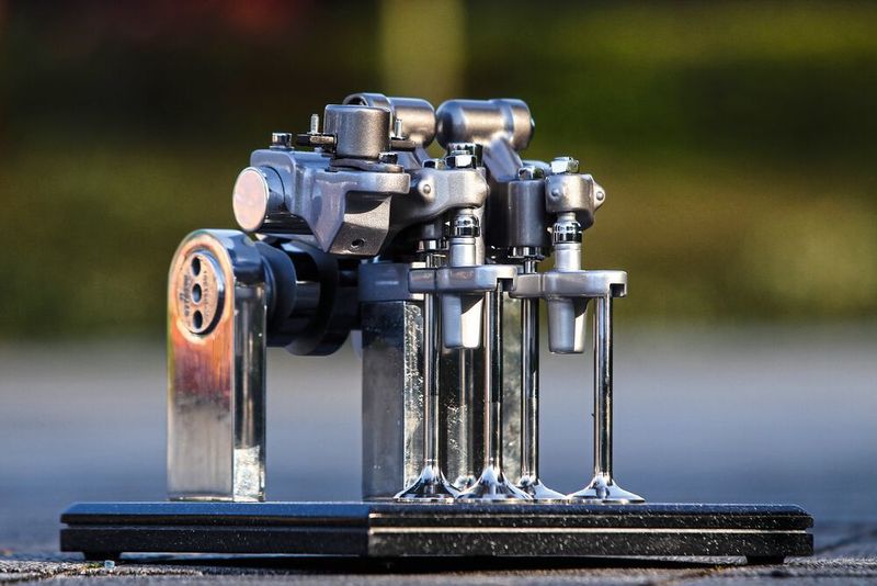 Zwei Jahre nachdem das Unternehmen erstmals seine Zweitakt-HPD-Technologie vorstellte, laufen derzeit HPD-Entwicklungsprogramme mit neun OEMs. (Jacobs Vehicle Systems)