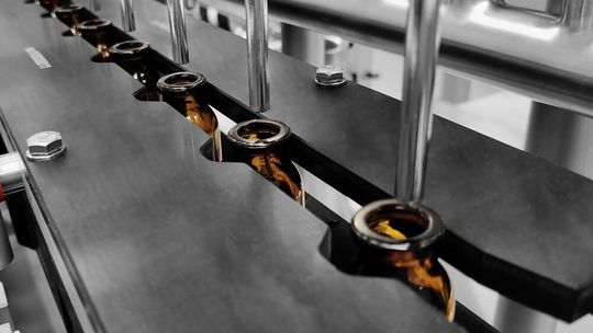 The „ORBITA‑L“-system is designed for filling and capping non‑injectable liquid products.(Source:  Marchesini)