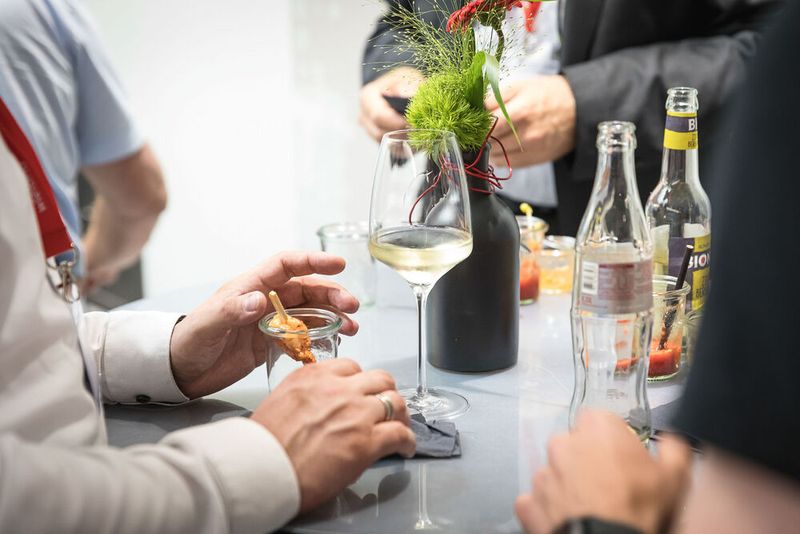 Anwenderkongress Steckverbinder 2023: Tag 1 mit Basisseminaren, Podiumsdiskussion und Posterslam. (Bild: Stefan Bausewein)