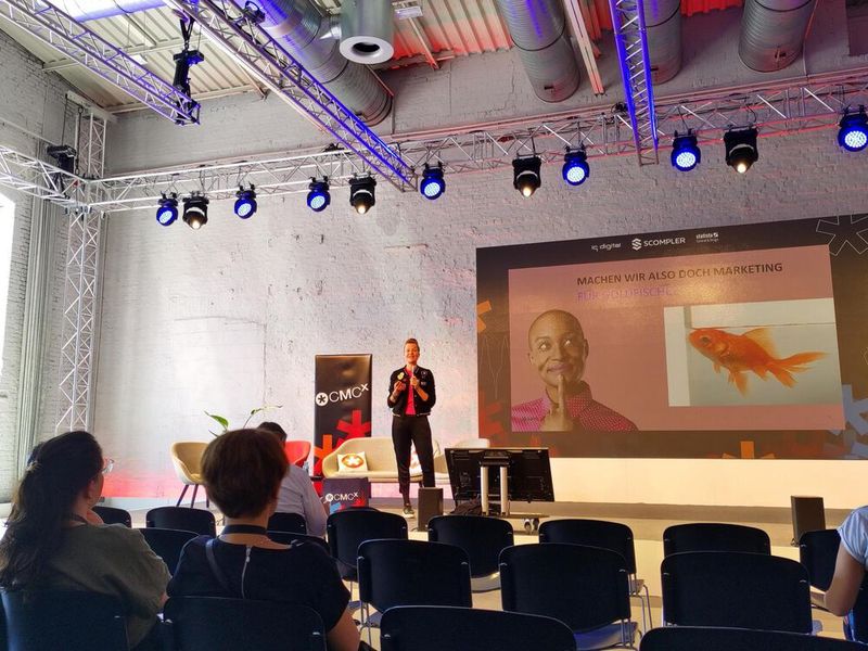 Storytelling leicht gemacht: Darum ging es im Vortrag von Alexandra Barth (CEO Business Travel Club & CHRO) bei der HRS Group. (Bild: marconomy)