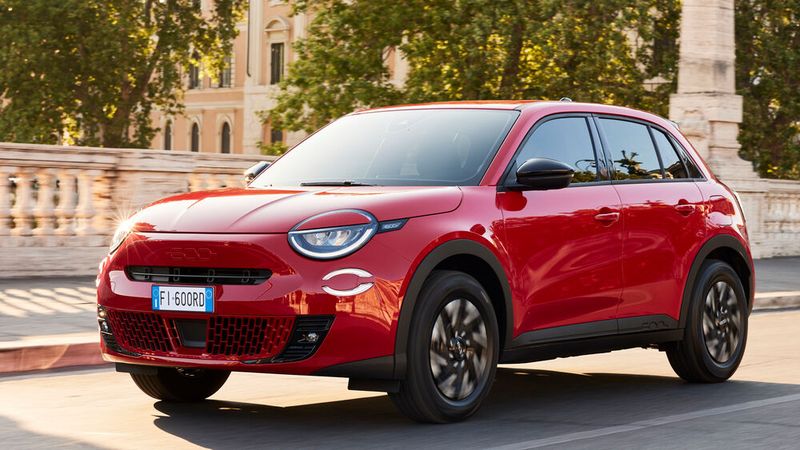 Bei Fiat startet der rund 36.500 Euro teure 600e großer Bruders des 500e. (Bild: © Lorenzo Poli)