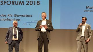 Obermeister Roland Hoier (Mitte) und seine Stellvertreter Michael Hagenauer (links) und Marcus Eisner begrüßten die Teilnehmer des Jahresforums. (Jan Rosenow)