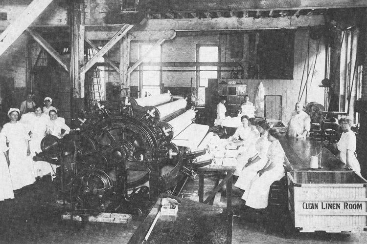 Das Arbeitsumfeld war typisch für seine Zeit. Geblieben ist die hohe Zahl der weiblichen Fachkräfte... (Foto: Alsco)