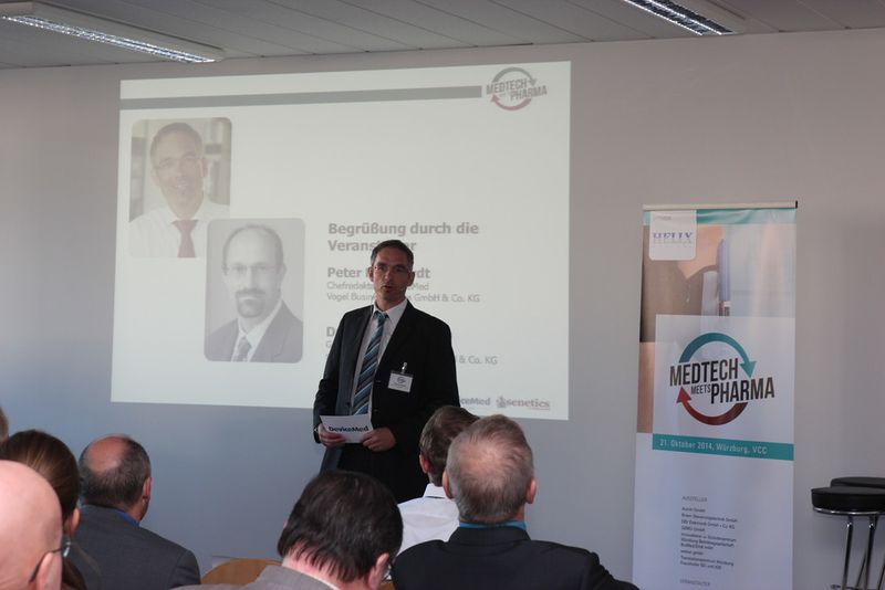 „Vor rund 120 Jahren wurde am Veranstaltungsort schon einmal Geschichte in der medizinischen Diagnostik geschrieben. Hier in Würzburg entdeckte Wilhelm Conrad Röntgen die nach ihm benannten Röntgenstrahlen“, Peter Reinhardt, Chefredakteur Devicemed. (Bild: Reinhardt)