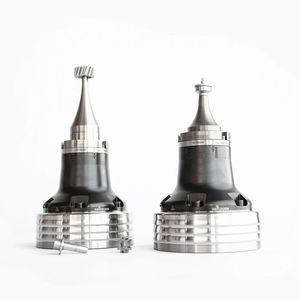 Mit seiner geringen Störkontur reduziert der Microspanndorn das Risiko von Werkzeugkollisionen und deckt den Spannbereich von Durchmessern 5,6 bis 15,59 Millimeter ab, wie Hainbuch informiert.(Bild:  Hainbuch / R. Breitenbacher)