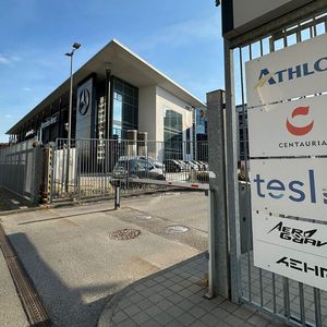 Das E-Auto-Start-up Aehra arbeitet auf dem Gelände eines Mercedes-Händlers an elektrischen Premium-Autos.(Bild:  sp-x/Benjamin Bessinger)