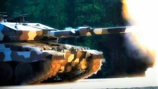Mit einem unverhofften Schlag nebst einem Plus von 100 Milliarden Euro wird die Bundeswehr wieder massiv aufgerüstet. Rheinmetall, die Rüstungsschmiede, aus der auch der Kampfpanzer Leopard II (hier beim Testschießen) stammt, will deshalb Tausende von neuen Stellen schaffen. (Bild: Rheinmetall)