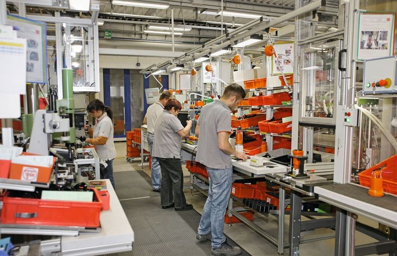 Prozessoptimierte Montage an der neuen Winkelschleifer-Linie. (Bild: Fein)