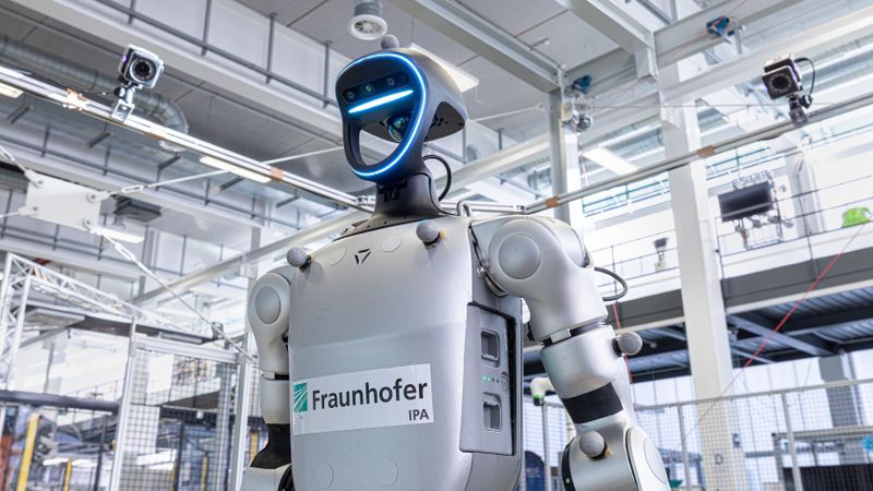 Das KI-Fortschrittszentrum beschäftigt sich mit der Anwendungsentwicklung für Humanoide Roboter und macht diese in der Praxis erlebbar.(Bild:  Rainer Bez/Fraunhofer IPA)