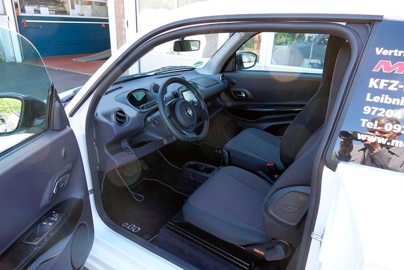 Die hohe Sitzposition sorgt für angenehmes Ein- und Aussteigen. Das Platzangebot ist sehr gut – gemessen an der Fahrzeuggröße. (Bild: Rosenow/»kfz-betrieb«)