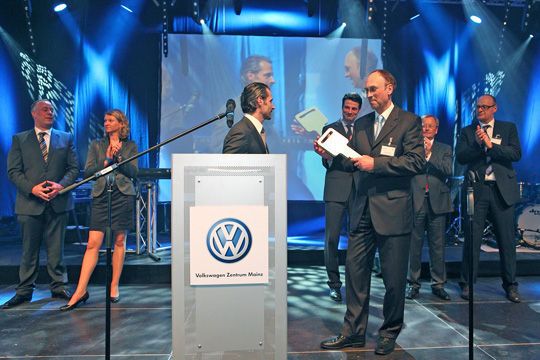 Leinen los zur Eröffnungspartie: offizielle Schlüsselübergabe im stimmungsvollen Rahmen. (Archiv: Vogel Business Media)