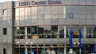 Die Lueg-Gruppe ist nicht nur im Ruhrgebiet, sondern auch im Sauerland und in Westsachsen tätig. Der 
traditionelle Mercedes-Benz-Partner vertreibt mittler-
weile an 27 Standorten elf Marken.  Fotos: Lueg (Archiv: Vogel Business Media)