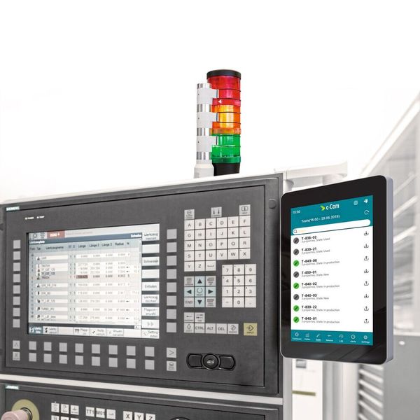 Einfach und schnell wird die c-Connect Box an die Maschine angeschlossen. (c-Com)