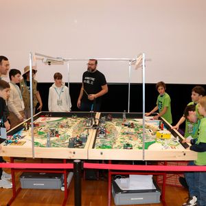 La finale suisse du concours de robotique First Lego League se tiendra le 21 février 2026 au Forum de l'Arc à Moutier.(Source :  Robots-Ju)