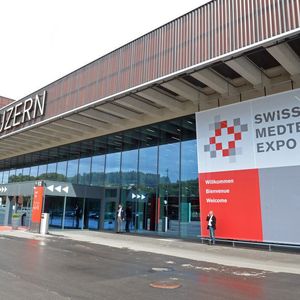 Die Swiss Medtech Expo findet auf dem Gelände der Messe Luzern statt. Sie wird in enger Zusammenarbeit mit dem Health Tech Cluster Switzerland und dem Medical Cluster organisiert.