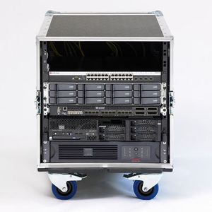 Leicht zu transportieren beherbergt der Storage-Case als Herzstück Netapps FAS2020.