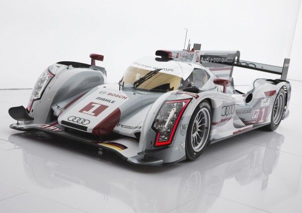 Der Audi R18 e-tron quattro: zwei dieser Boliden starten in diesem Jahr zum letzten Mal beim traditionellen 12-Stunden-Rennen in Sebring (Bild: Audi)