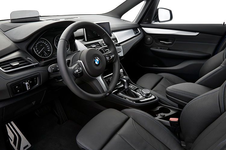 Den BMW 218d Gran Tourer mit Sechsgangautomatik Steptronic und mit dritter Sitzreihe gibt es ab 35.550 Euro. (BMW)